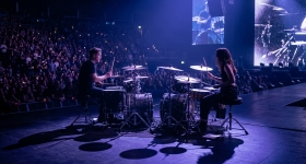 การแสดงสดของ Abor และ Tynna ที่ Lanxess Arena ในเมืองโคโลญ