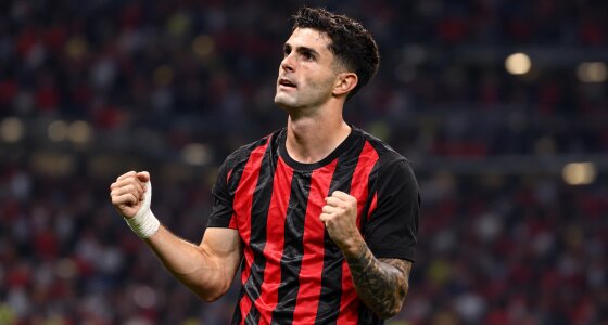 Partido de fútbol entre AC Milan y AC Monza en el Stadio San Siro de Milán