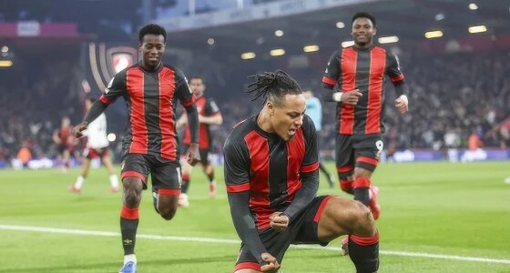 Ndeshje futbolli mes AFC Bournemouth dhe AC Milan në stadiumin Vitality në Bournemouth