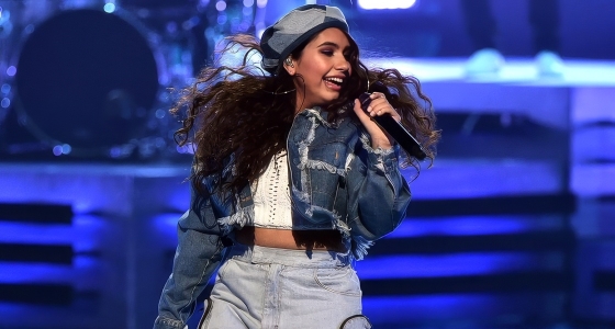 Alessia Cara แสดงสดที่ Manchester Academy ในเมืองแมนเชสเตอร์