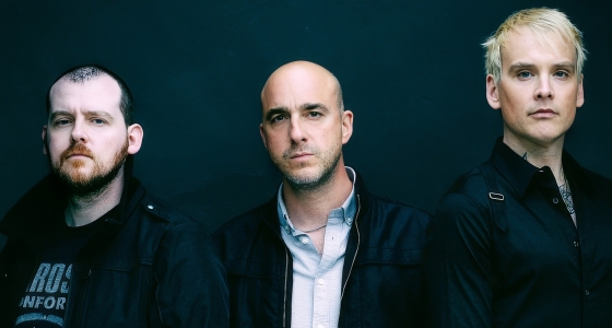 Alkaline Trio แสดงสดที่ OVO Arena Wembley ในลอนดอน