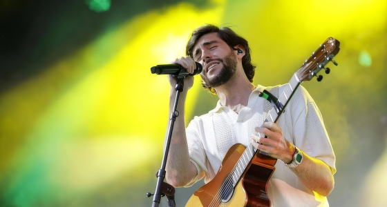 Alvaro Soler en concert sur la scène du Forum Karlín à Prague