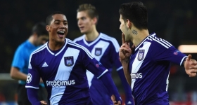 Brüksel Constant Vanden Stock Stadyumu'nda Anderlecht ve Fenerbahçe arasındaki futbol maçı