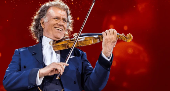 Andre Rieu treedt live op in de LDLC Arena in Lyon