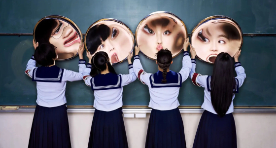 Atarashii Gakko! en concert sur la scène du Roundhouse à Londres