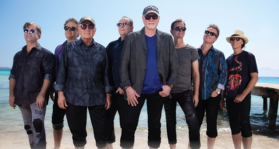 The Beach Boys optræder live på Custom House Square i Belfast
