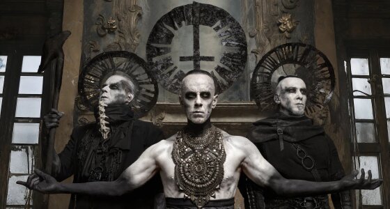 Behemoth en Dimmu Borgir live op het podium in Zenith Paris in Parijs