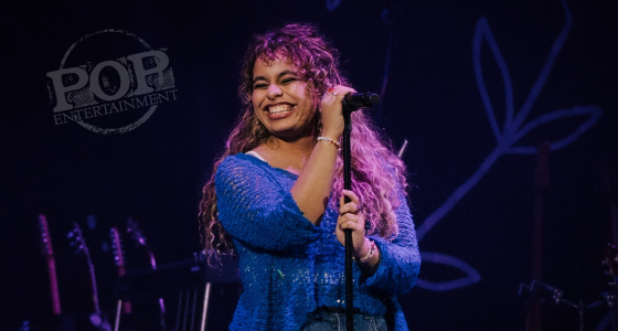 Bella Kay esiintymässä livenä Paradiso Bovenzaalissa Amsterdamissa
