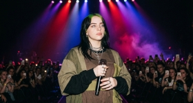 Η Billie Eilish σε ζωντανή εμφάνιση στο Ziggo Dome του Άμστερνταμ