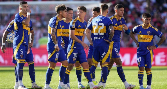 Boca Juniors spilar gegn Lanús á La Bombonera leikvanginum í Buenos Aires