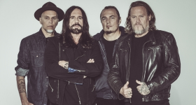 วง Böhse Onkelz แสดงสดที่สนาม Deutsche Bank Park ในเมืองแฟรงก์เฟิร์ต