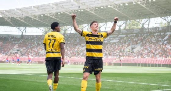 Pertandingan sepak bola antara BSC Young Boys dan LOSC Lille di Stadion Wankdorf di Bern