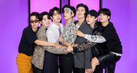 Trupa BTS concertând live pe stadionul MorumBis din São Paulo