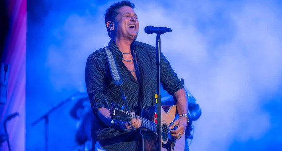Carlos Vives en concert sur la scène du Coliseo de Puerto Rico à San Juan