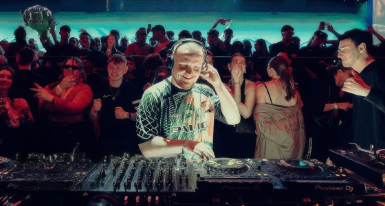 Chris Stussy élő fellépése a Woodstock 69 helyszínen, Overveenben