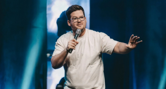 Chris Tall en concert sur la scène de la Barclaycard Arena à Hambourg