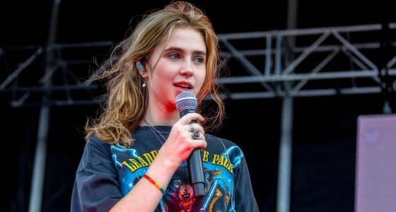 Clairo duke performuar live në O2 Apollo Manchester në Mançester