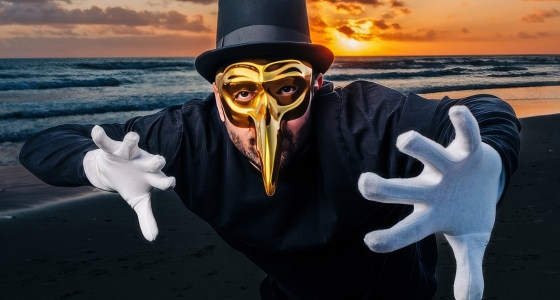 Claptone แสดงสดที่ Klein Phönix ในอิสตันบูล