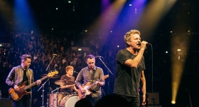 Coldplay actuando en directo en el Wembley Stadium de Londres