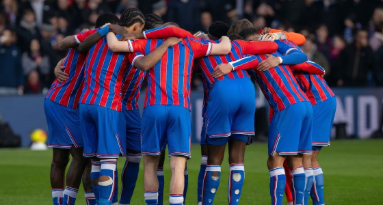 Partido de fútbol entre Crystal Palace FC y Coventry City FC en el Selhurst Park Stadium de Londres
