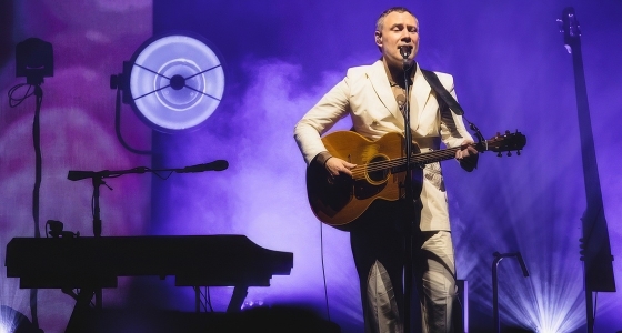 David Gray bei einem Live-Konzert im Eastbourne Congress Theatre