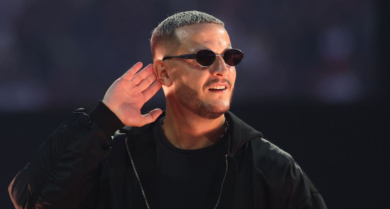 DJ Snake nastupa uživo ispred dvorca Château de Chambord u Chambordu