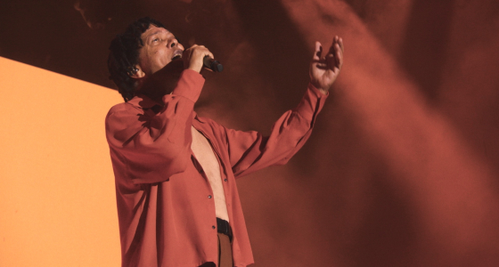 Djavan en concert sur la scène du Roundhouse à Londres