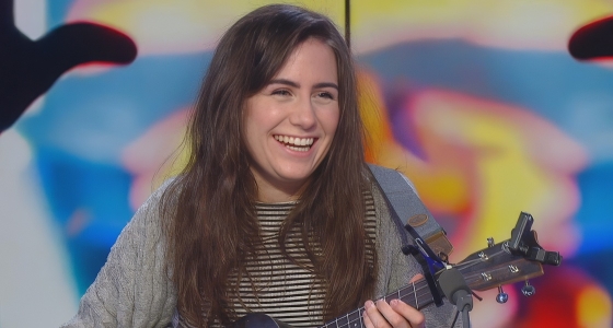 Dodie en concert sur la scène de l'O2 Apollo Manchester à Manchester
