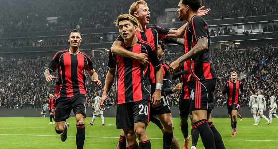 Eintracht Frankfurt pelaa FC Schalke 04:aa vastaan Deutsche Bank Parkilla Frankfurt am Mainissa