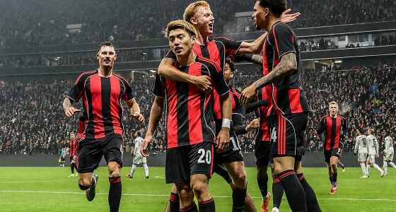 Knattspyrnuleikur milli Eintracht Frankfurt og SC Paderborn 07 á Deutsche Bank Park í Frankfurt am Main