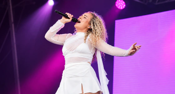 Emma Steinbakken performing live at Oslo Spektrum in Moscow
