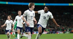 Anglijos ir Japonijos futbolo rungtynės Vemblio stadione Londone