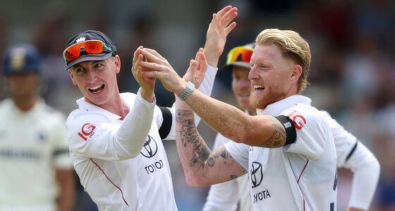 Męska reprezentacja Anglii w krykiecie gra przeciwko Pakistanowi w meczu testowym na stadionie Lord's w Londynie