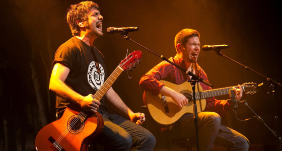 Estopa en concert sur la scène de la Roig Arena à Valence