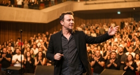 Evgeny Grinko cântând live la Zorlu Center Performans Sanatları Merkezi din Istanbul