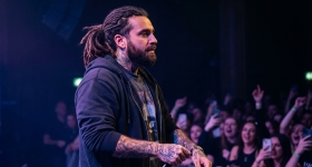 เอเซลแสดงสดที่ Indigo at the O2 ในลอนดอน