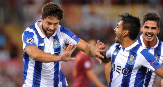การแข่งขันฟุตบอลระหว่าง FC Porto กับ FC Arouca ที่สนาม Estádio do Dragão ในเมือง Porto