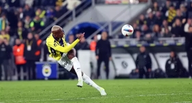 İstanbul Şükrü Saracoğlu Stadyumu'nda Fenerbahçe ve Rennes arasındaki futbol maçı