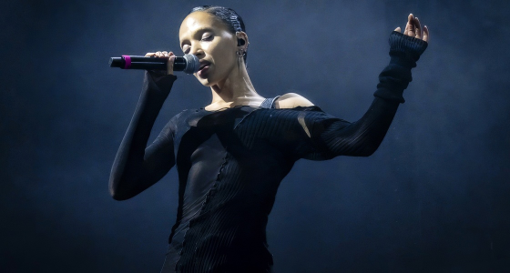 FKA Twigs en concert sur la scène de la Royal Arena à Copenhague