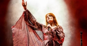 Florence and the Machine cântând live la Ippodromo Snai din Milano