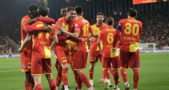 Ndeshje futbolli mes Göztepe dhe Adana Demirspor në stadiumin Gürsel Aksel në Izmir