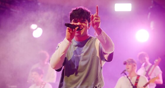 Íñigo Quintero performing live on stage at La Riviera in Madrid