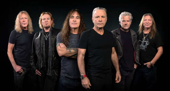 Iron Maiden nastupaju uživo na stadionu BMO u Los Angelesu