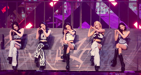 การแสดงสดของ ITZY ที่ Zenith Paris ในกรุงปารีส