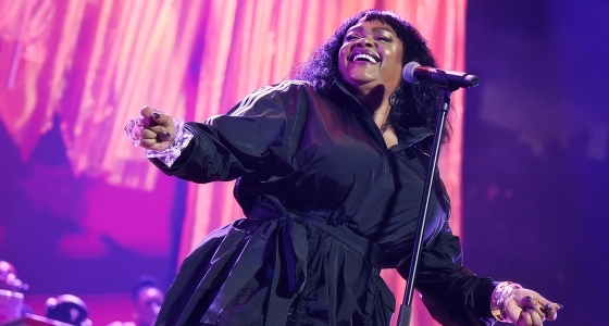 Jill Scott počas živého vystúpenia v AFAS Live v Amsterdame