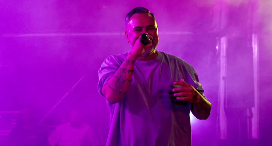 Juan Magán atua ao vivo no Jardines de Viveros em Valência