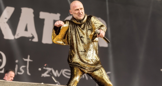 Knorkator em concerto ao vivo na Waschhaus Arena em Potsdam