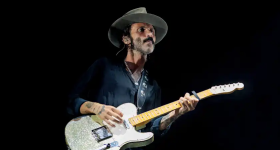 Leiva podczas występu na żywo w Movistar Arena w Madrycie