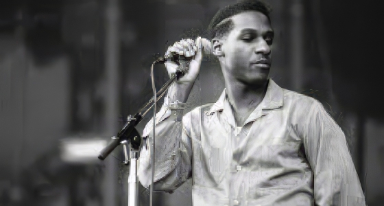 Leon Bridges แสดงสดที่ Piece Hall ในเมืองแฮลิแฟกซ์