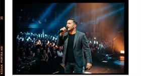 Mahmut Orhan opptrer live på Sommer Klein i Izmir